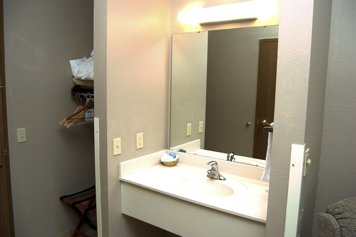 Room 35 of 59