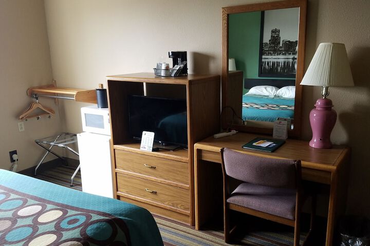Room 12 of 25