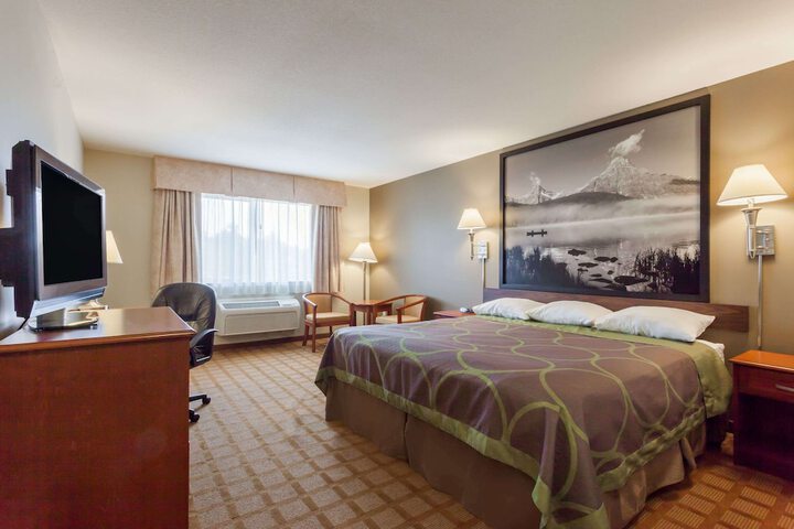 Room 10 of 13