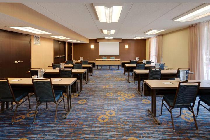 Courtyard by Marriott Atlanta Windy Hill / Ballpark