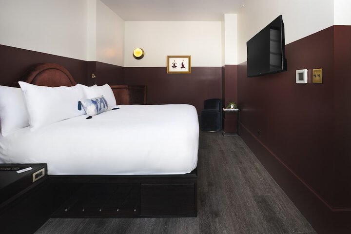 Room 42 of 66