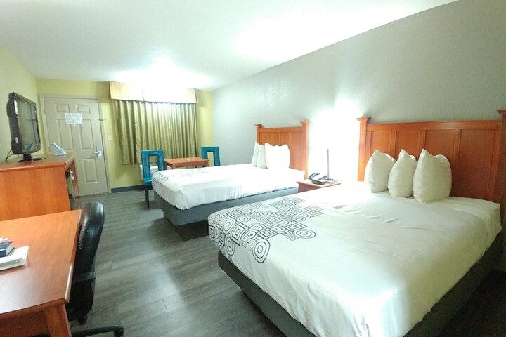 Room 18 of 32