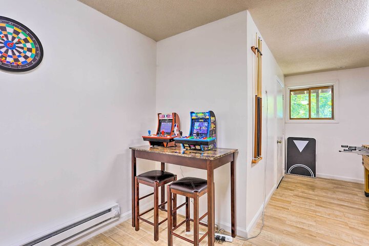 Bushkill House w / Deck & Community Amenities!