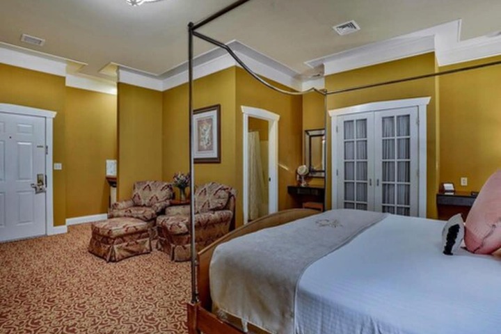 Room 28 of 100