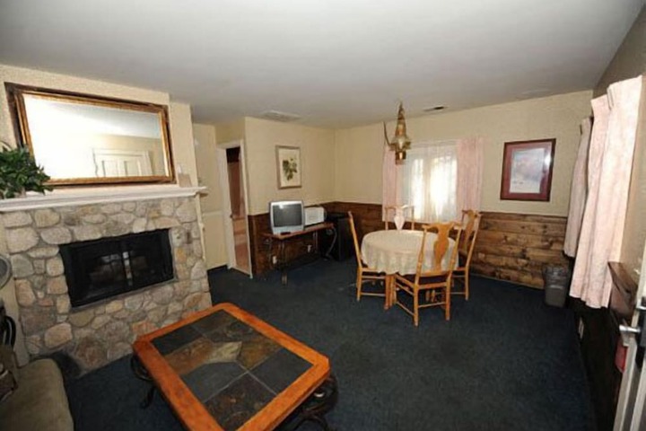 Saddleback Inn