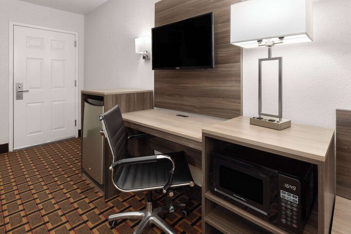 Room 30 of 40