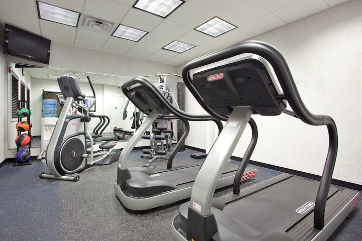 Holiday Inn Express & Suites Akron Regional Airport Area by IHG