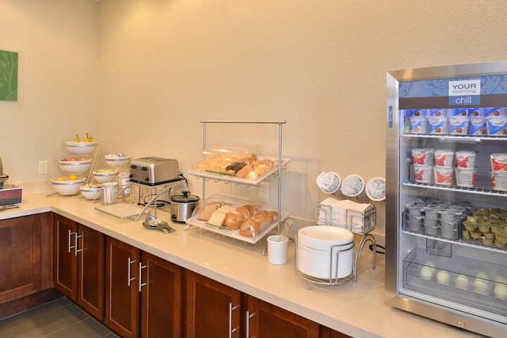 Comfort Inn & Suites Victoria North