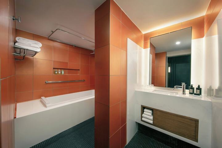 Room 53 of 100