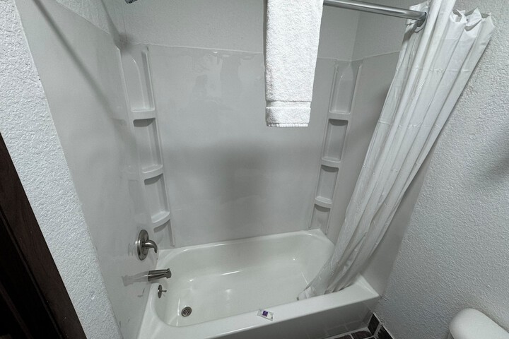 Room 11 of 28