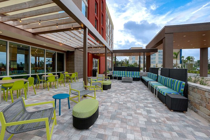 Home2 Suites by Hilton Lakewood Ranch