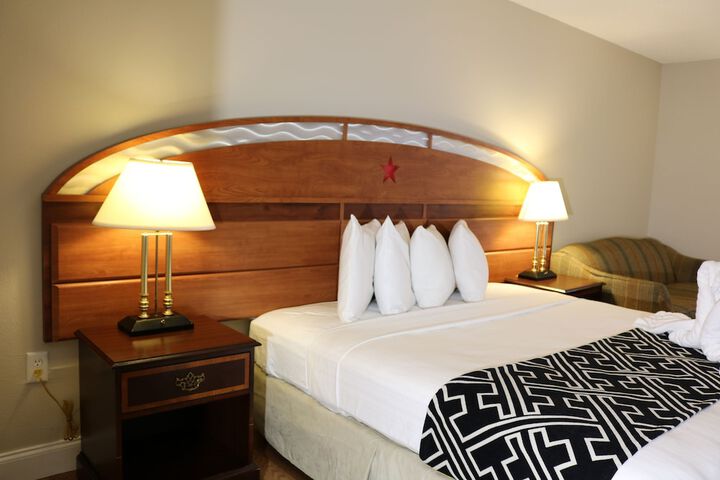 Room 27 of 65