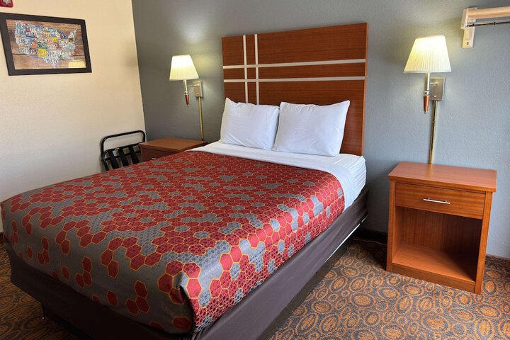 Room 28 of 35