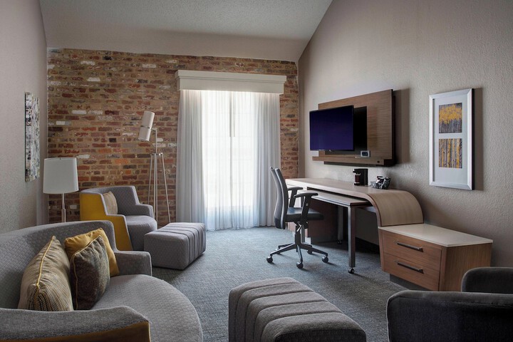Room 11 of 28
