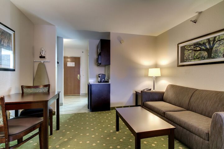 Room 34 of 80