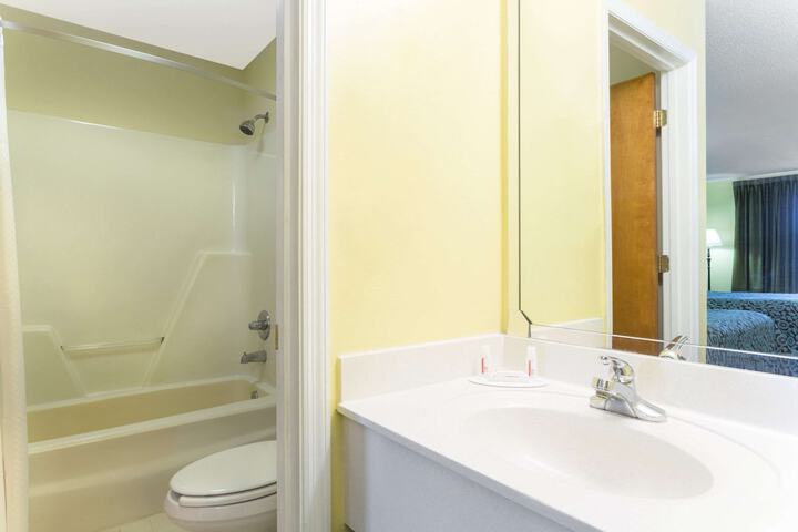 Room 10 of 26