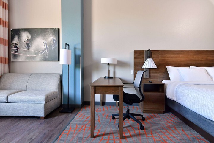 Room 11 of 26