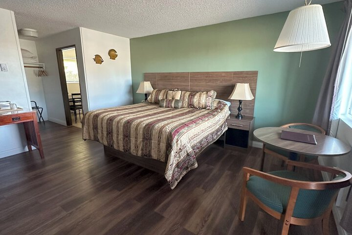 Capt Johns Motel