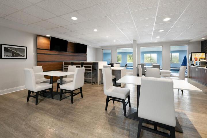 Wingate by Wyndham Dublin Near Claytor Lake State Park