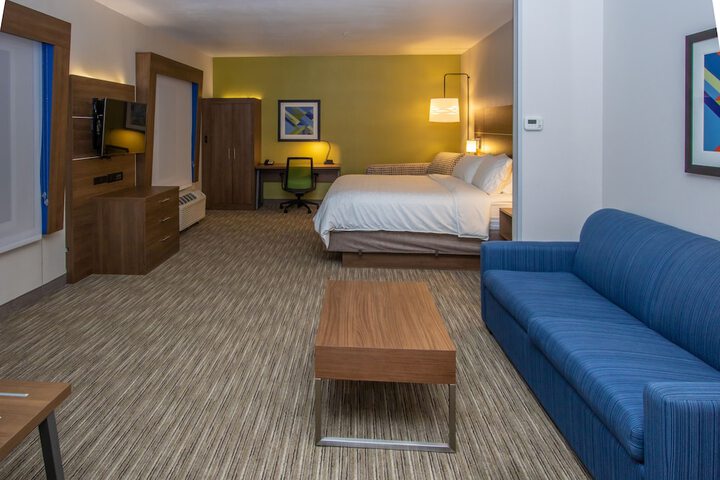 Room 100 of 135