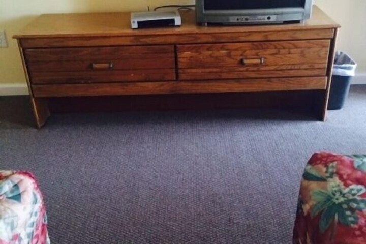 Room 4 of 12