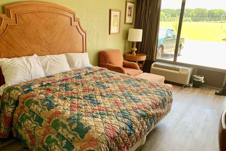 Room 8 of 10