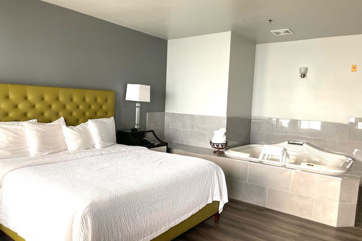 Tides Inn & Suites