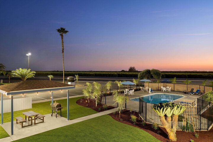 Pool 11 of 36