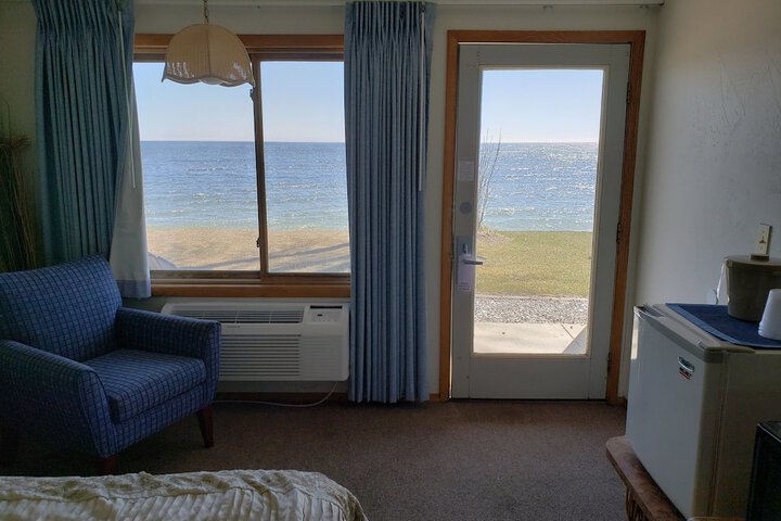 Algoma Beach Motel