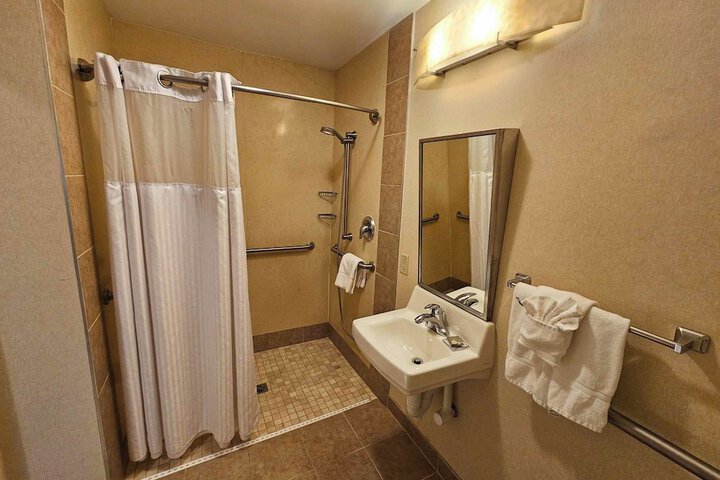 Room 21 of 37