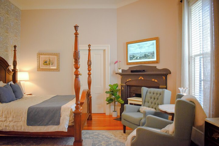 Room 35 of 69