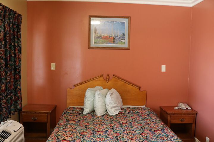 Room 11 of 20