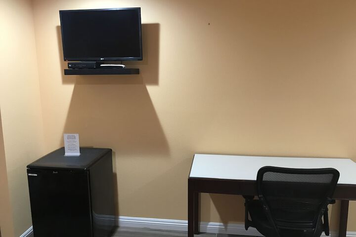 Room 13 of 19