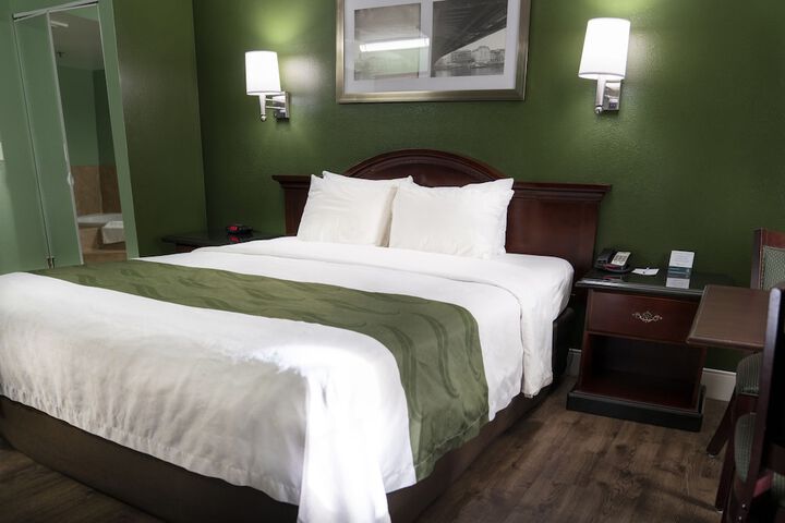 Room 21 of 32