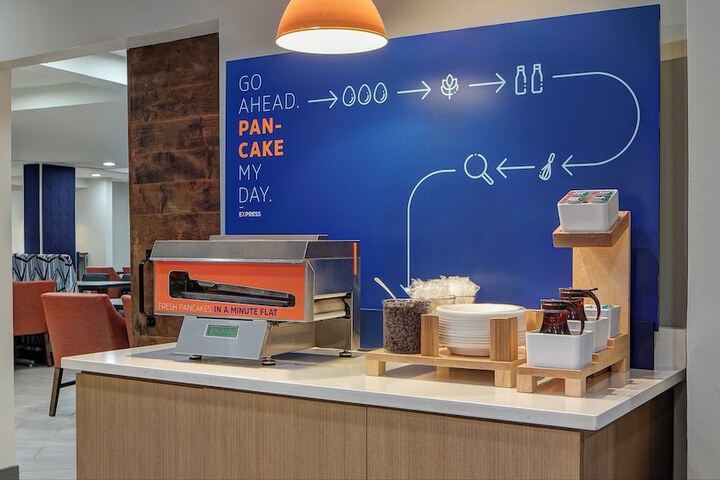 Holiday Inn Express Dallas Medical-Market Center by IHG