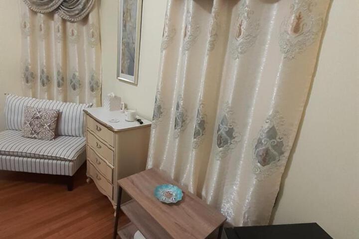 Cozy Turret Room at Nottingham Place in Wise with Plush Queen Bed Private Detached Full Bath