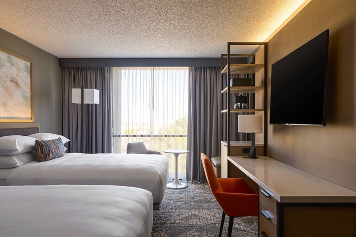 Room 17 of 34