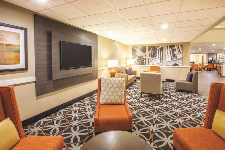 La Quinta Inn & Suites by Wyndham Mechanicsburg - Harrisburg