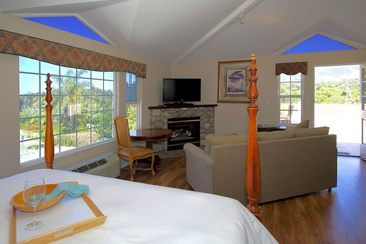 Malibu Country Inn