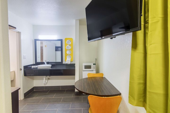 Room 21 of 31