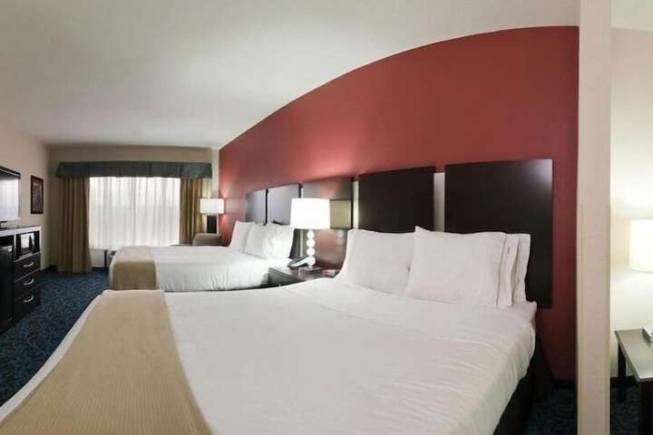 Holiday Inn Express Hotel & Suites New Philadelphia by IHG