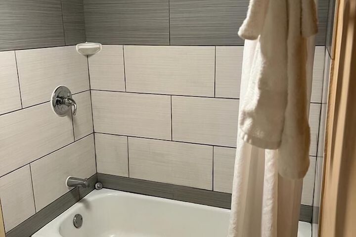 Room 9 of 12