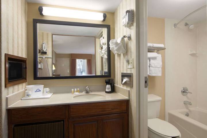 Days Inn by Wyndham Longview South