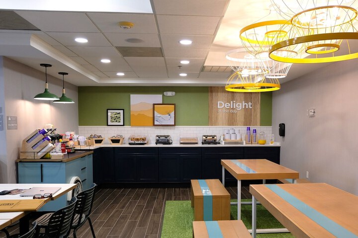 Breakfast/Coffee Service 13 of 13