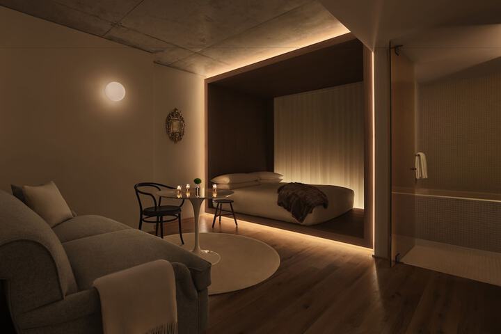 Room 18 of 49