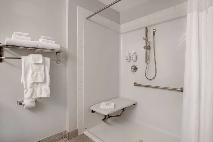 Days Inn by Wyndham Victoria Airport Sidney