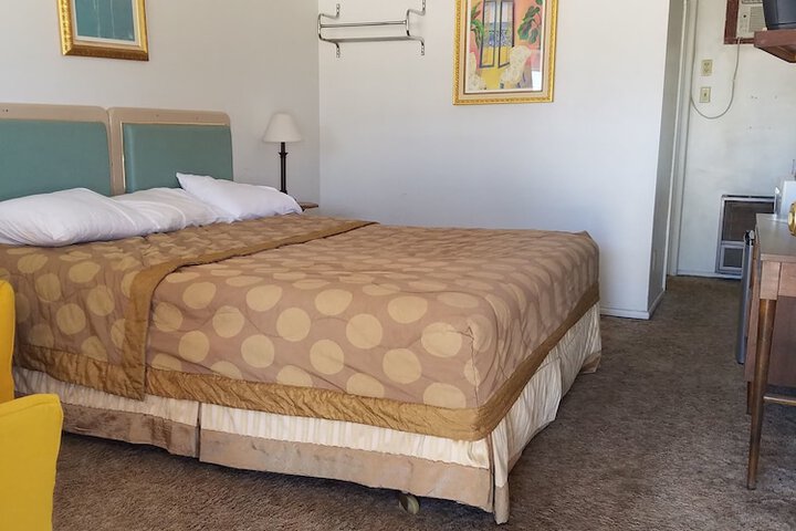 Room 12 of 41