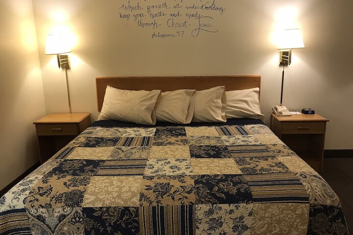 Room 10 of 16
