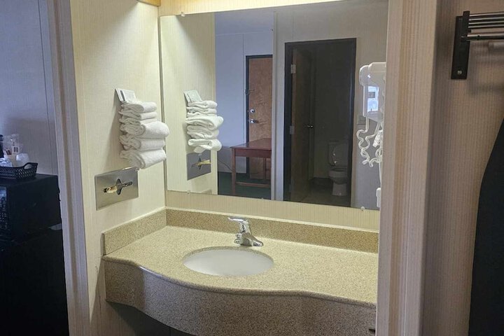 Room 10 of 19