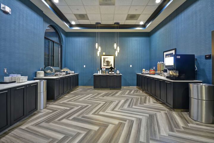 Hampton Inn & Suites Los Angeles Burbank Airport